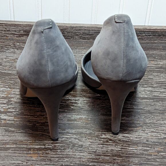 BCBGeneration Women's Gray Suede Pointed Toe Heels Size 8M - Picture 4 of 6